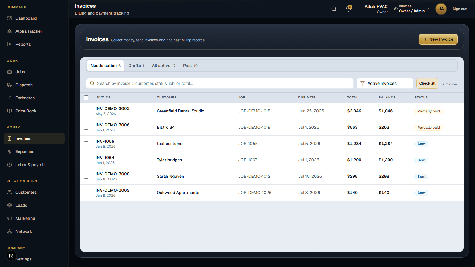 Altair invoices workspace showing customer invoices and payment status